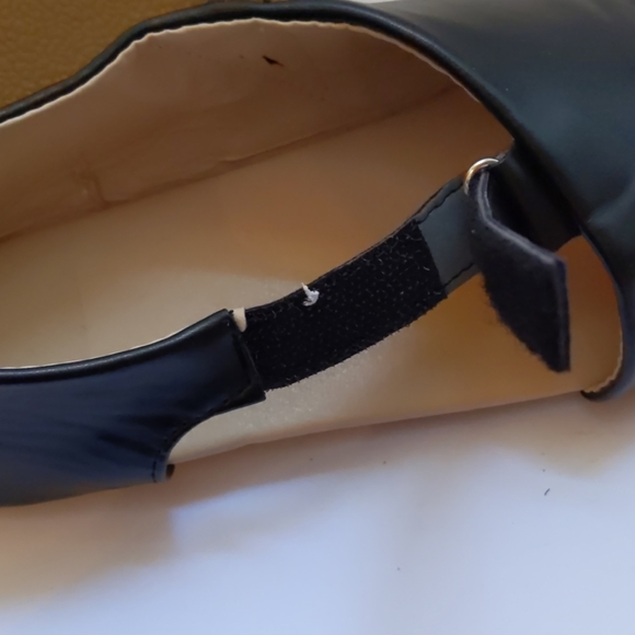 Black leather open toe flats-sz 8 - Picture 7 of 7